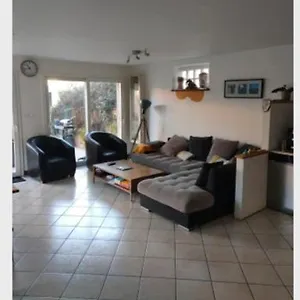  Séjour chez l'habitant Souriante